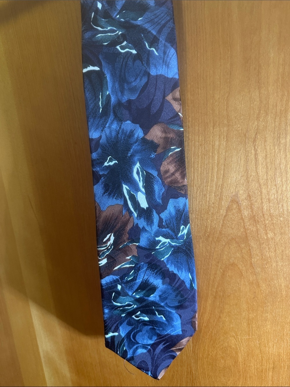 Alexander Lloyd tie